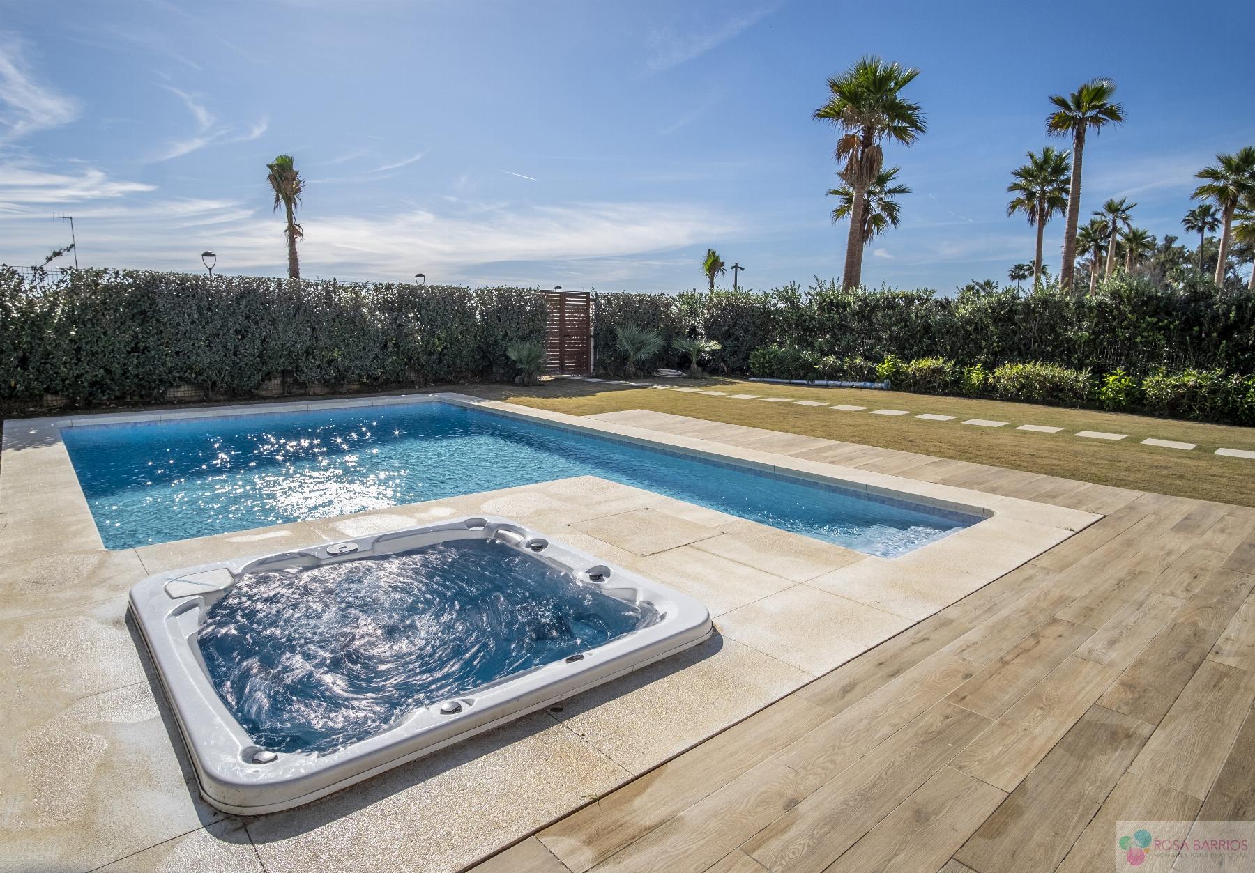 For sale of villa in Estepona