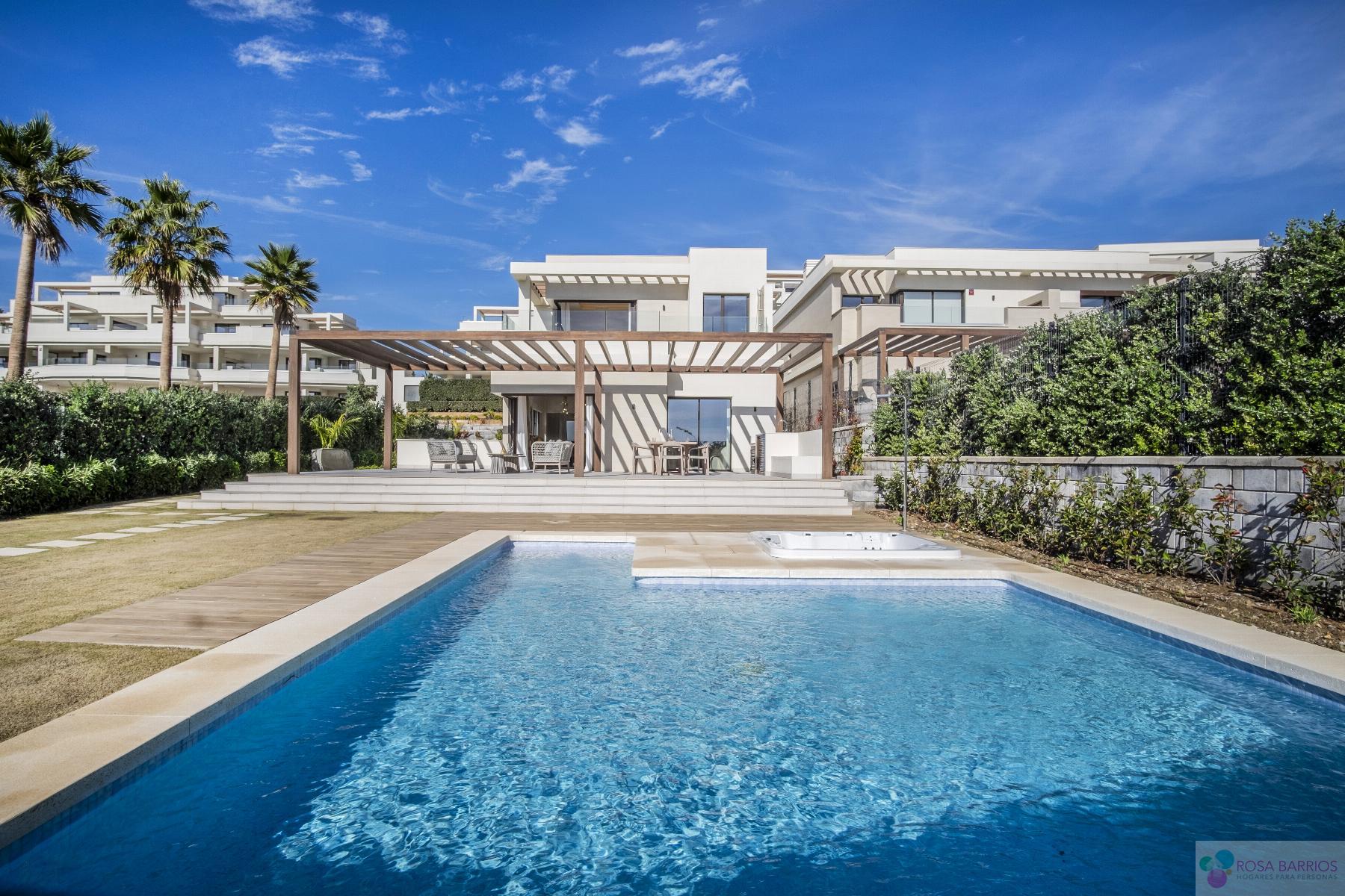 For sale of villa in Estepona