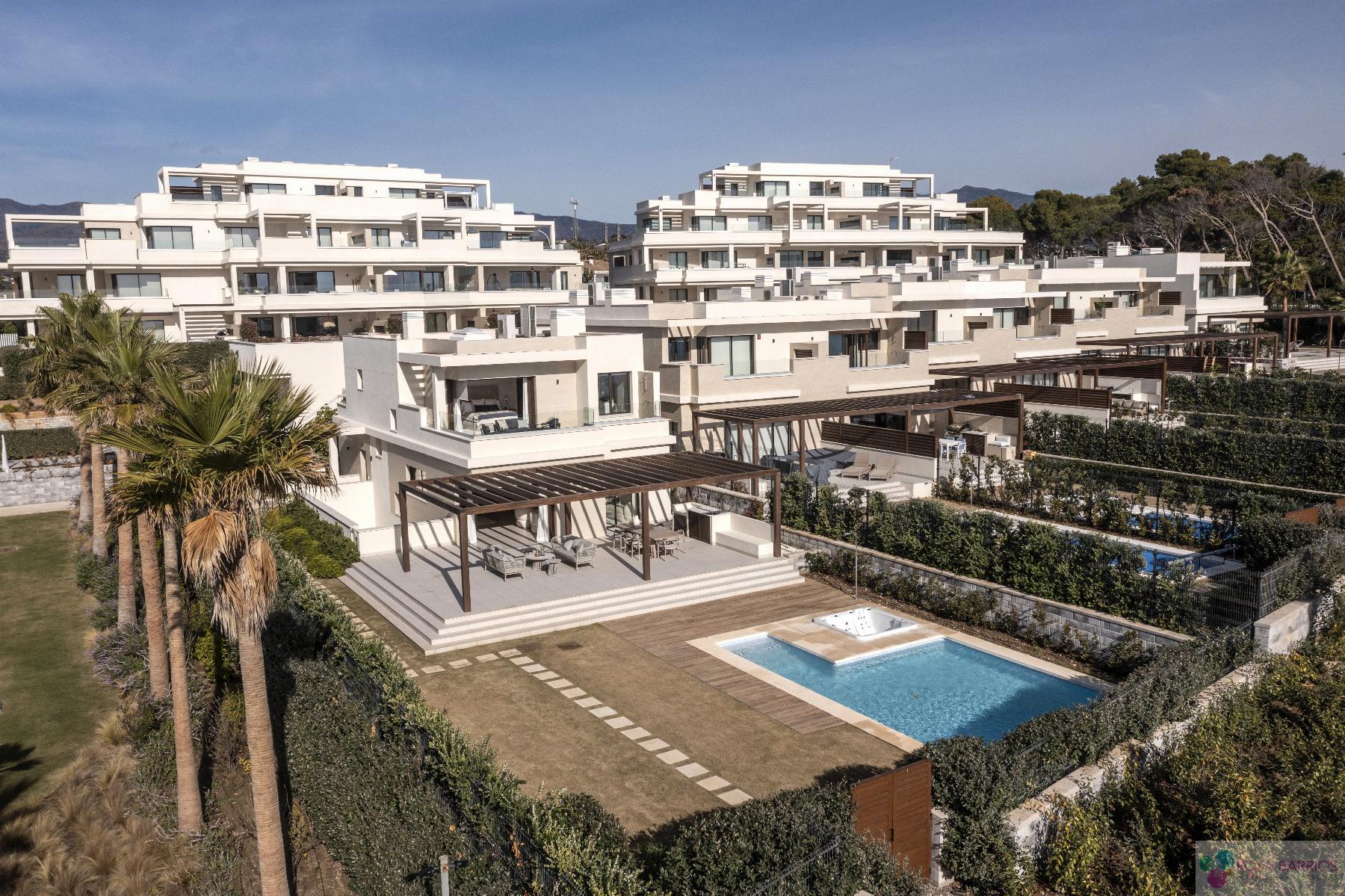 For sale of villa in Estepona