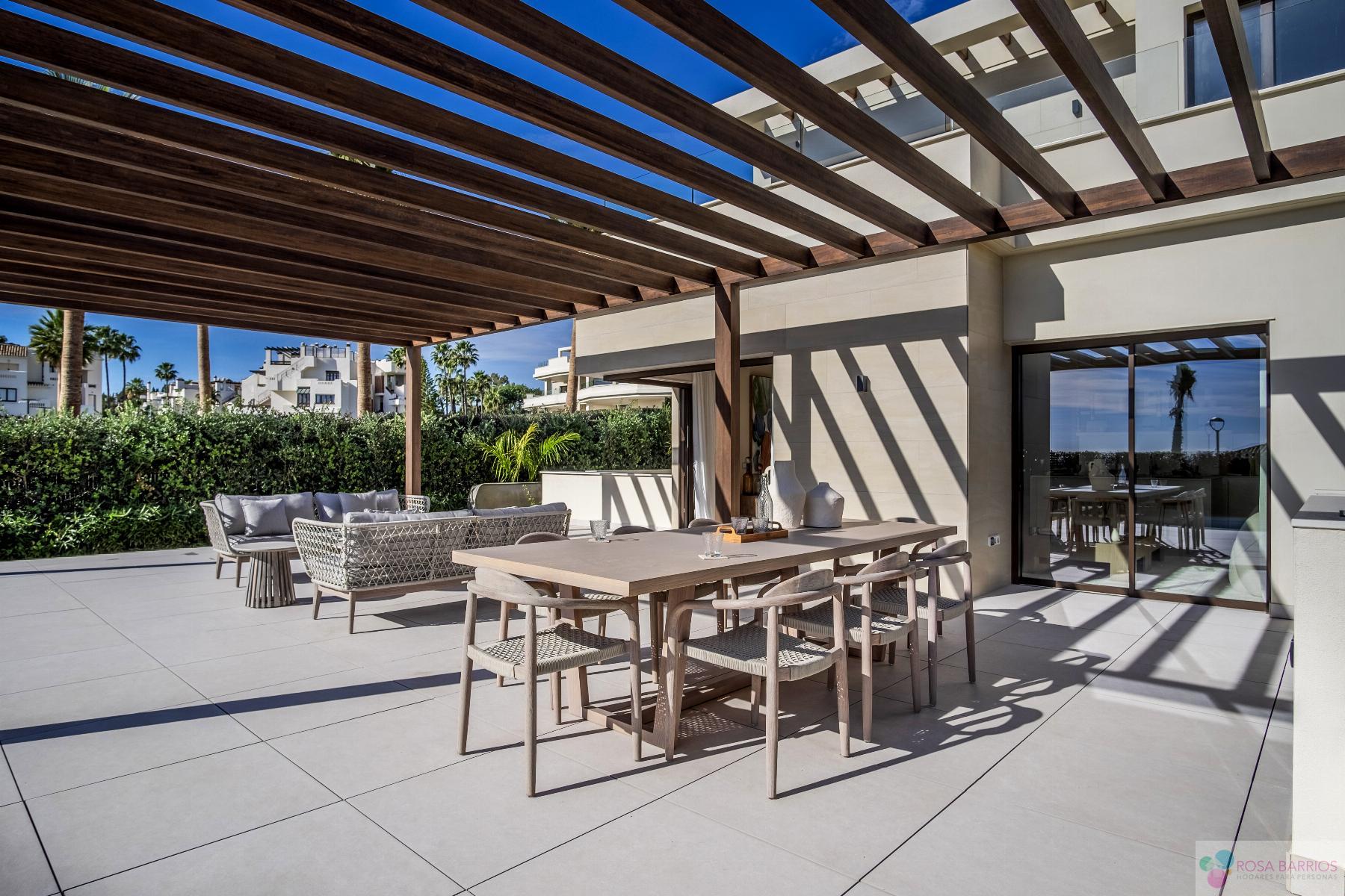 For sale of villa in Estepona