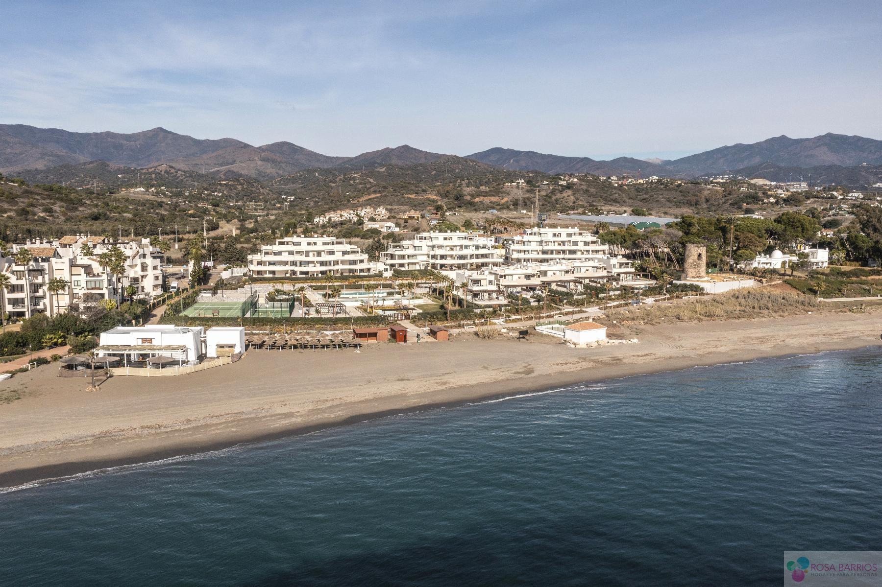 For sale of villa in Estepona