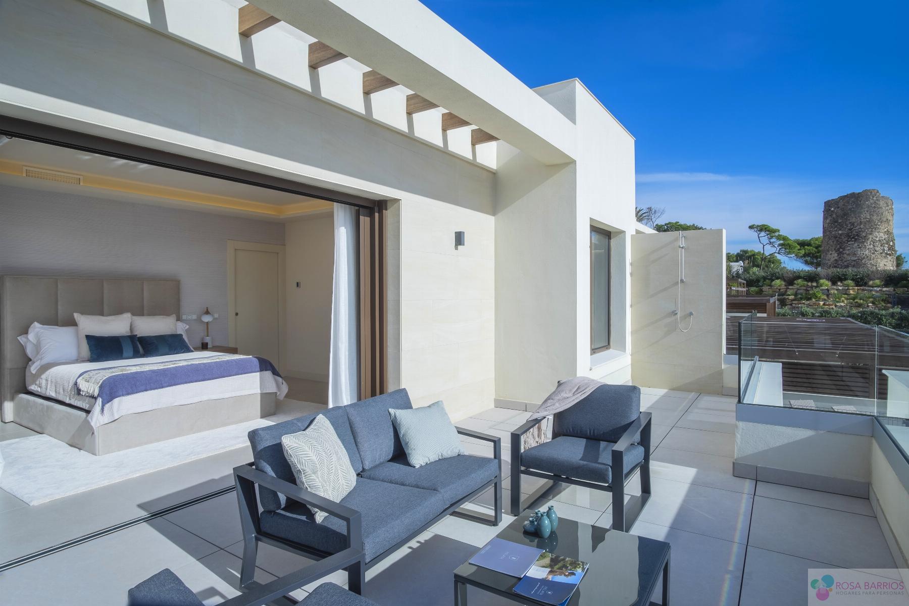 For sale of villa in Estepona