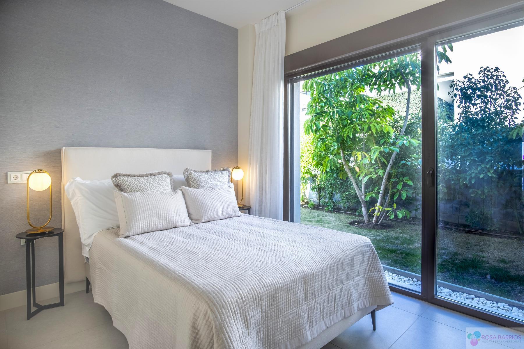For sale of villa in Estepona