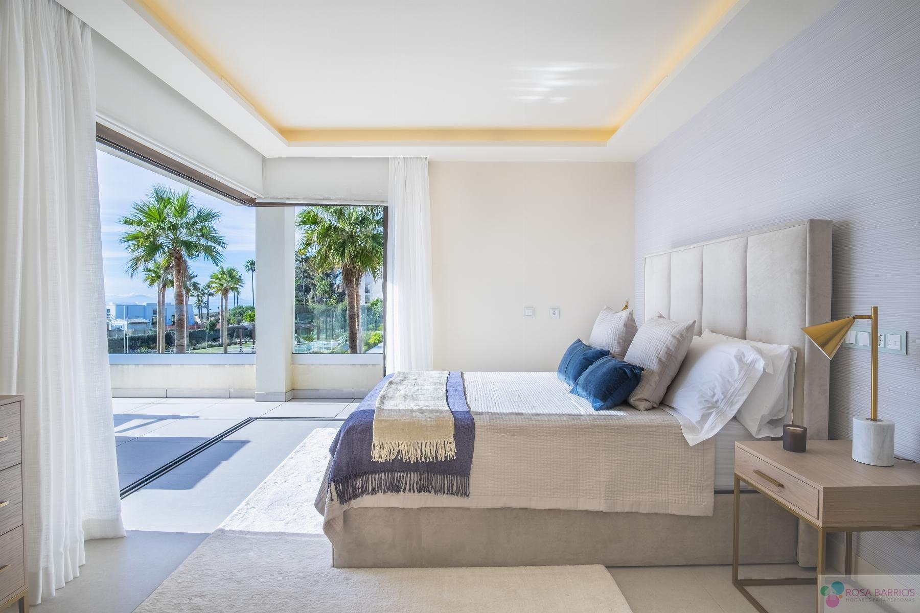 For sale of villa in Estepona