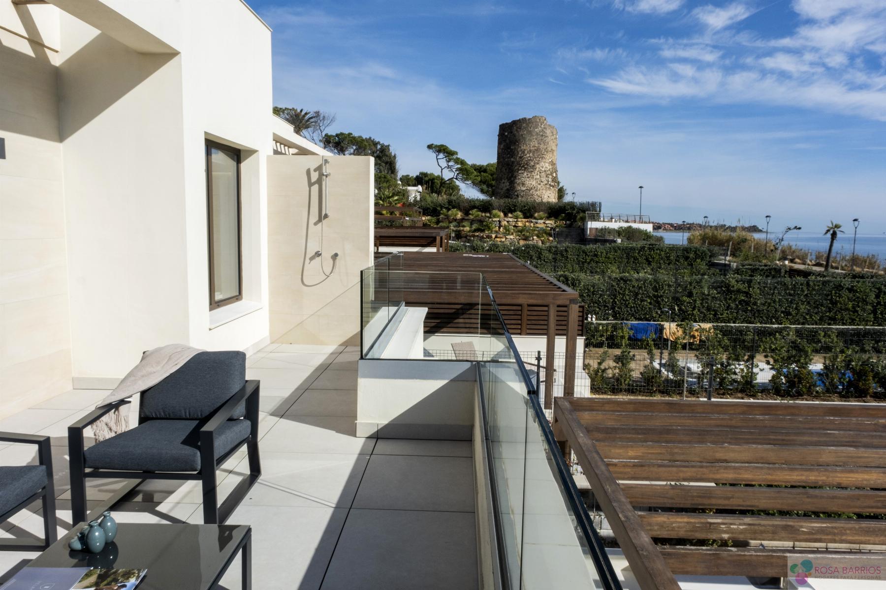 For sale of villa in Estepona