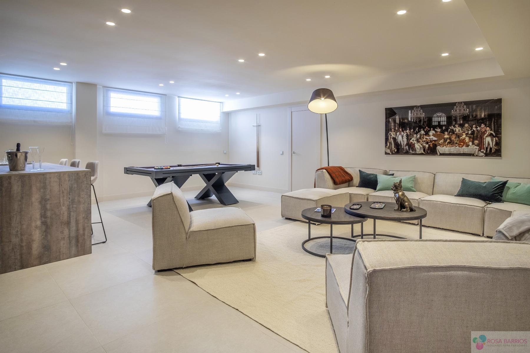 For sale of villa in Estepona