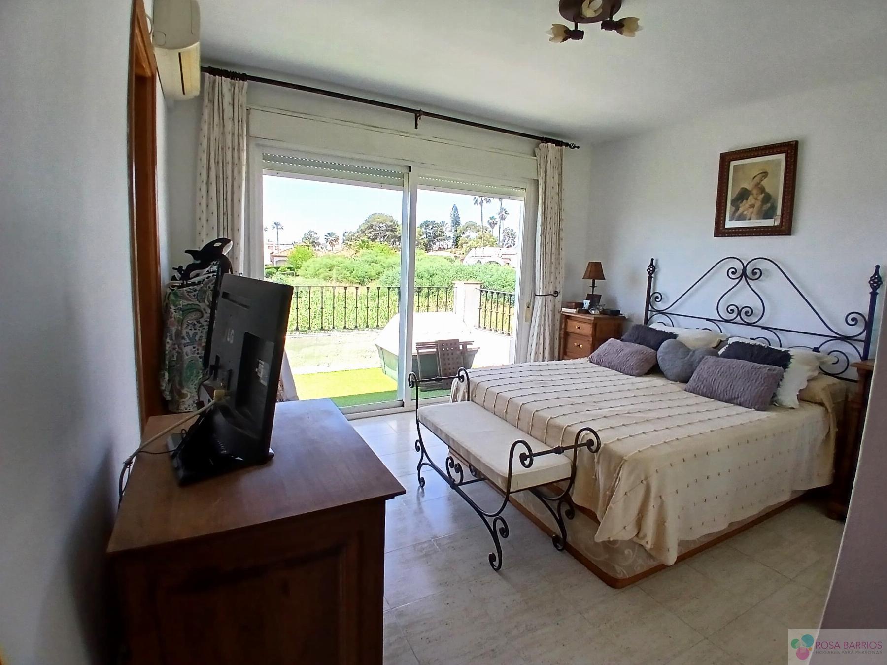 For sale of duplex in Estepona