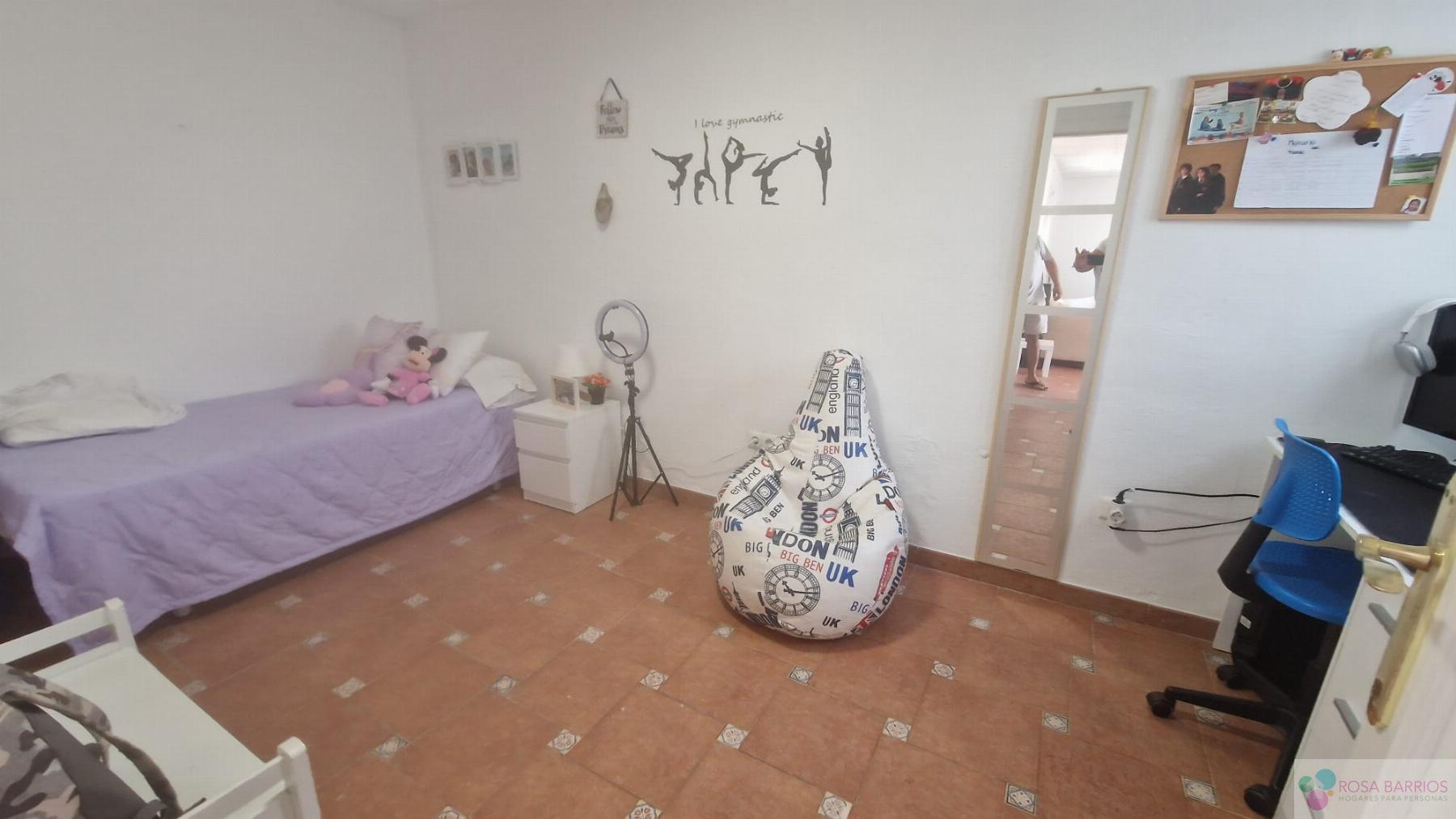 For sale of penthouse in Estepona