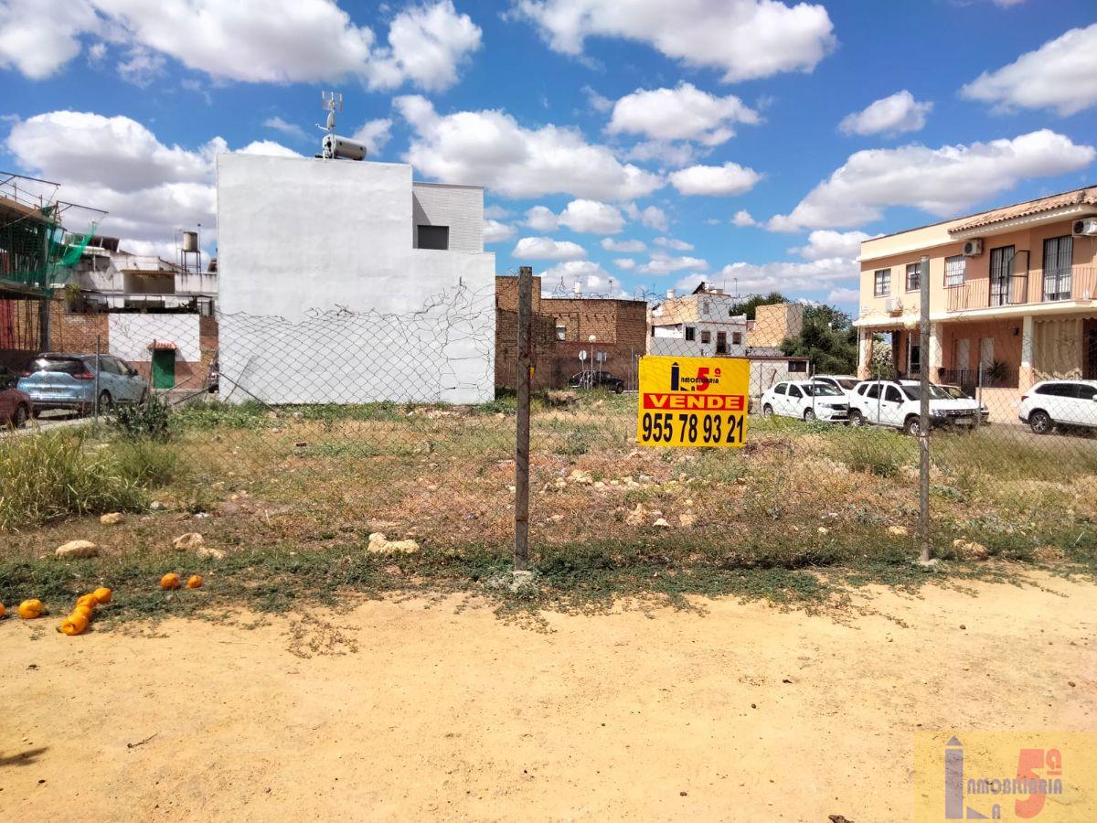 For sale of land in La Algaba