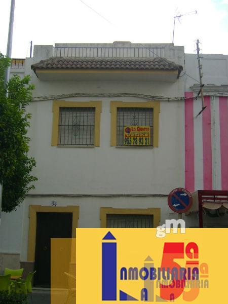 For sale of house in La Algaba