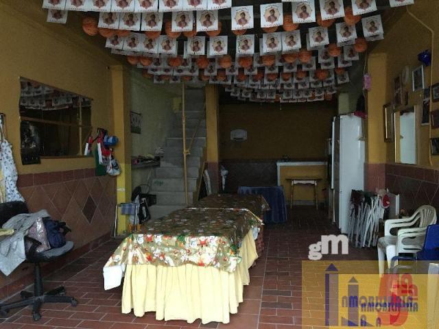 For sale of commercial in Santiponce