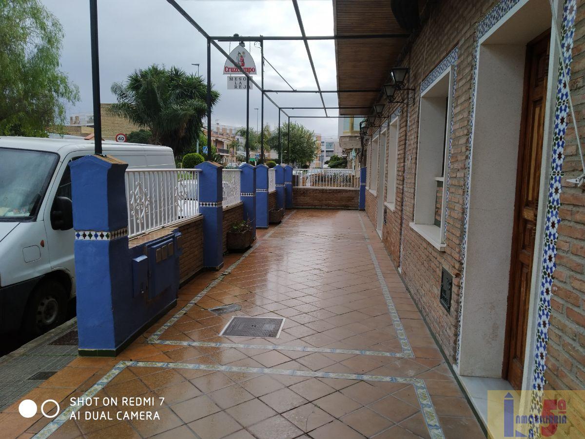 For rent of commercial in La Algaba