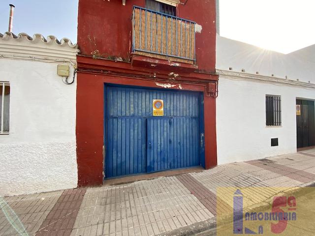For sale of house in La Algaba