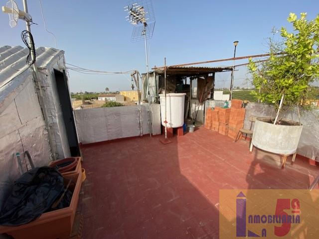 For sale of house in La Algaba