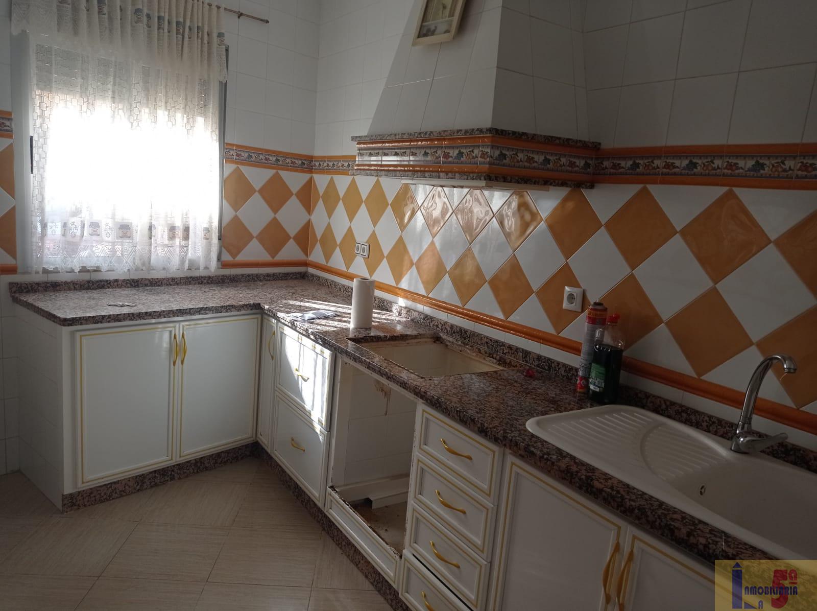 For sale of house in La Algaba