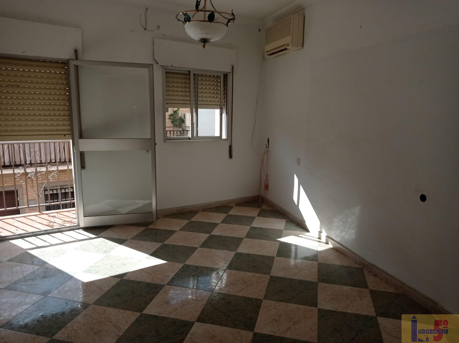 For sale of house in La Algaba