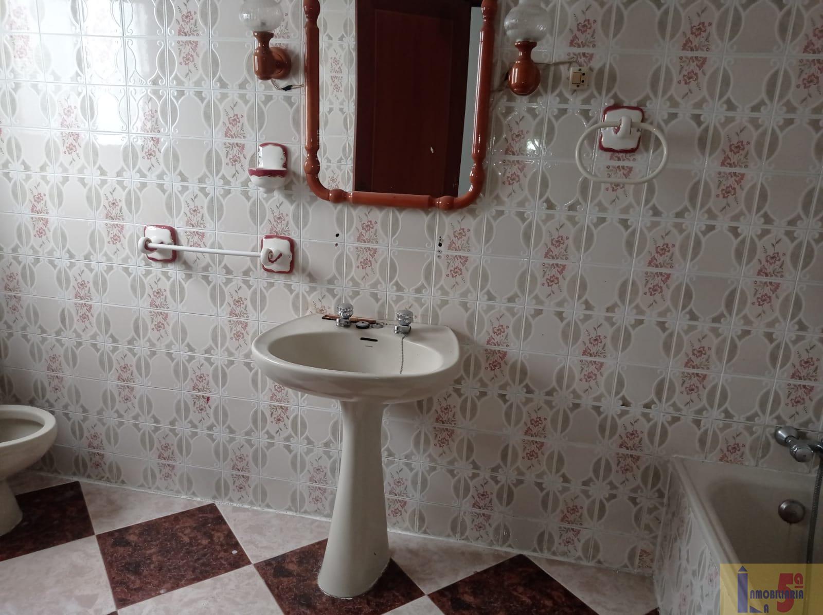 For sale of house in La Algaba