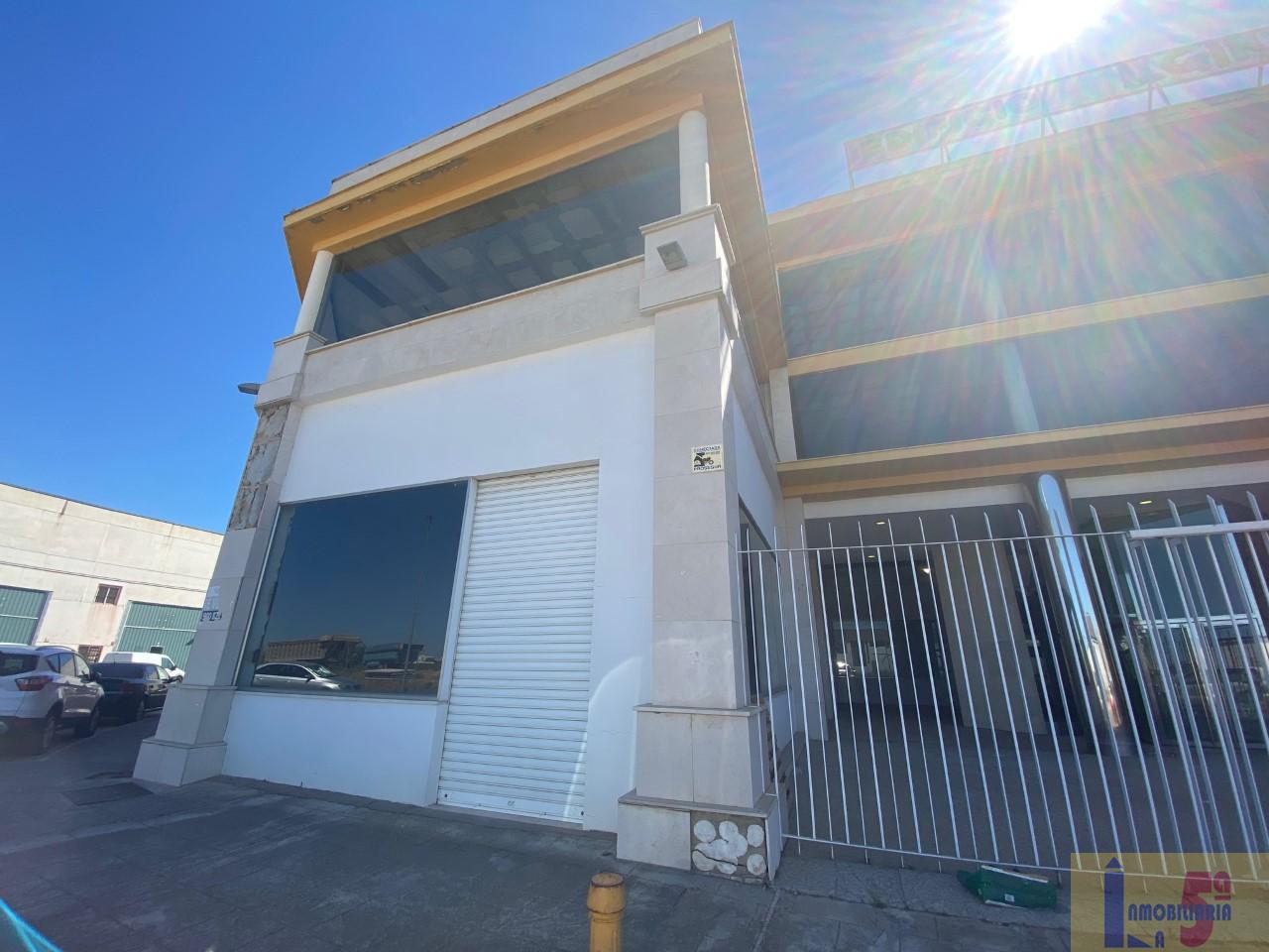 Venta de local comercial en La Algaba