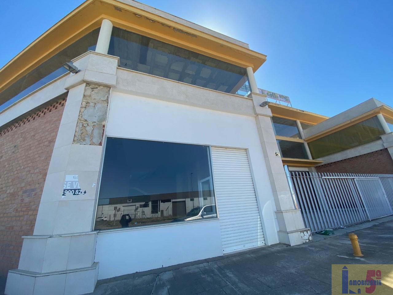 For sale of commercial in La Algaba