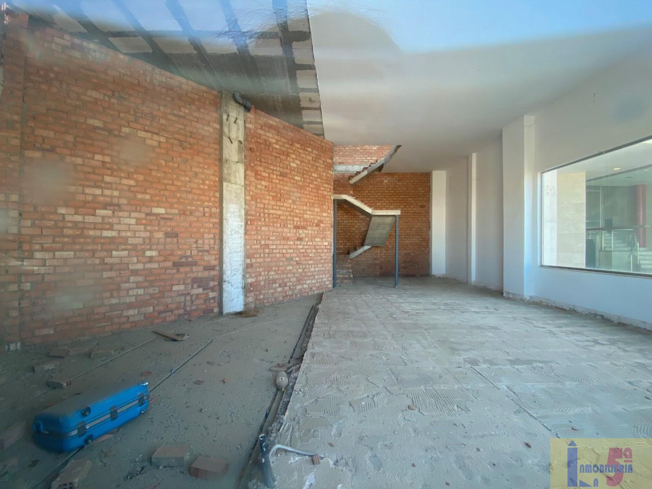 For sale of commercial in La Algaba