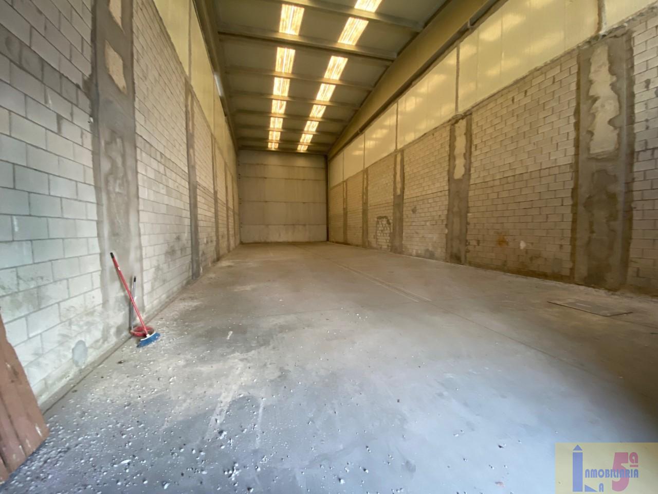 Venta de nave industrial en La Algaba