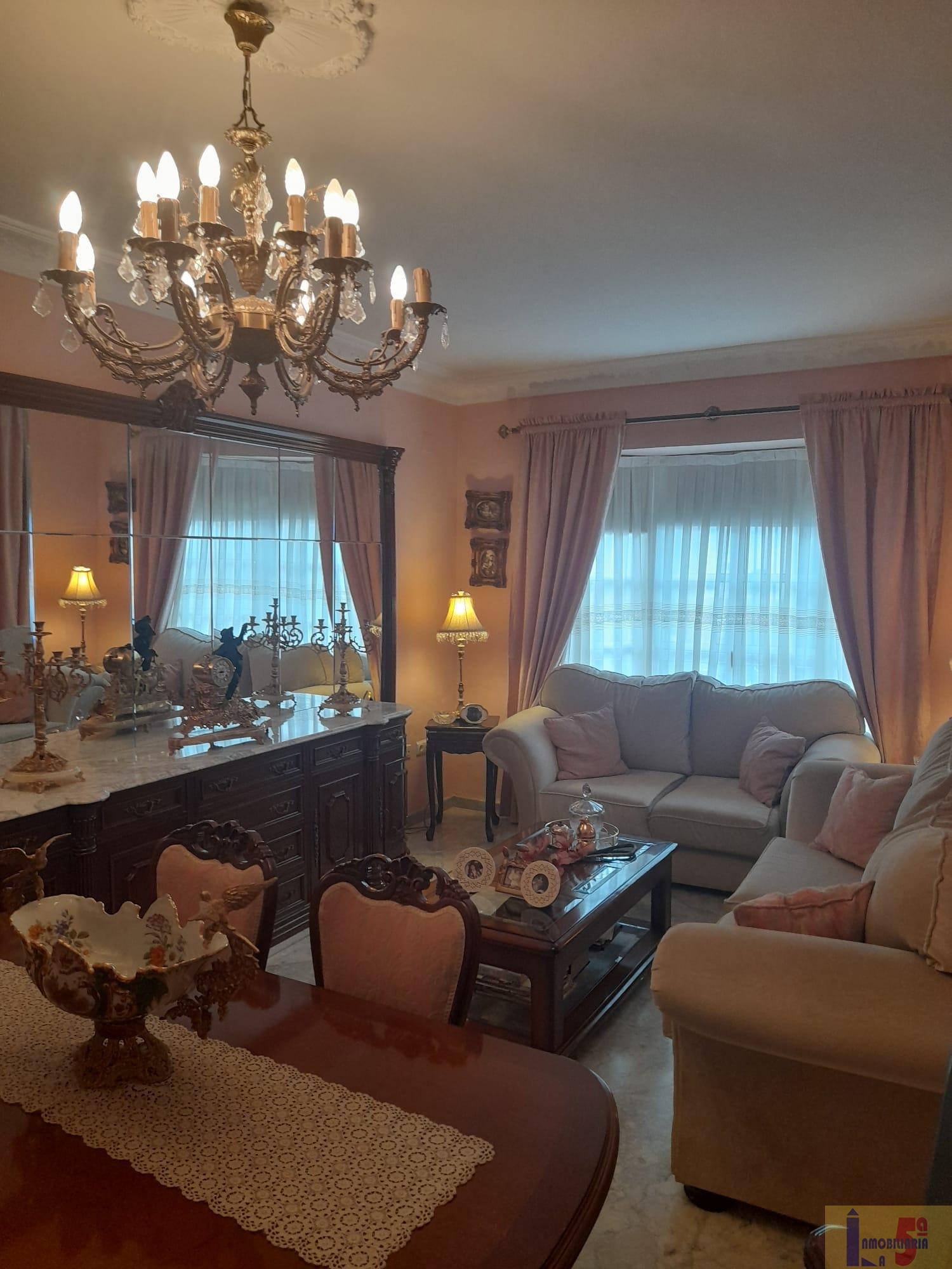 For sale of house in La Algaba