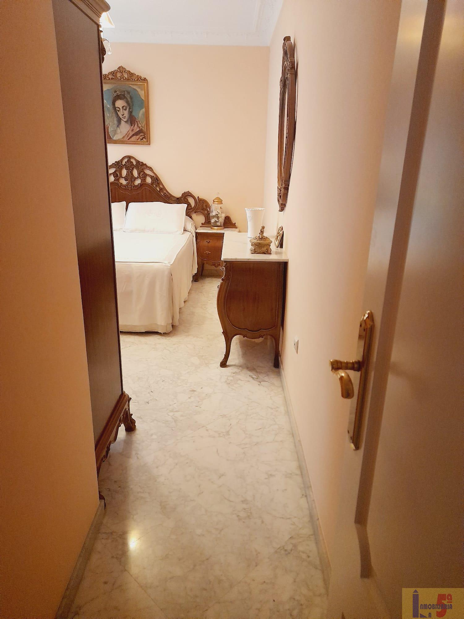 For sale of house in La Algaba