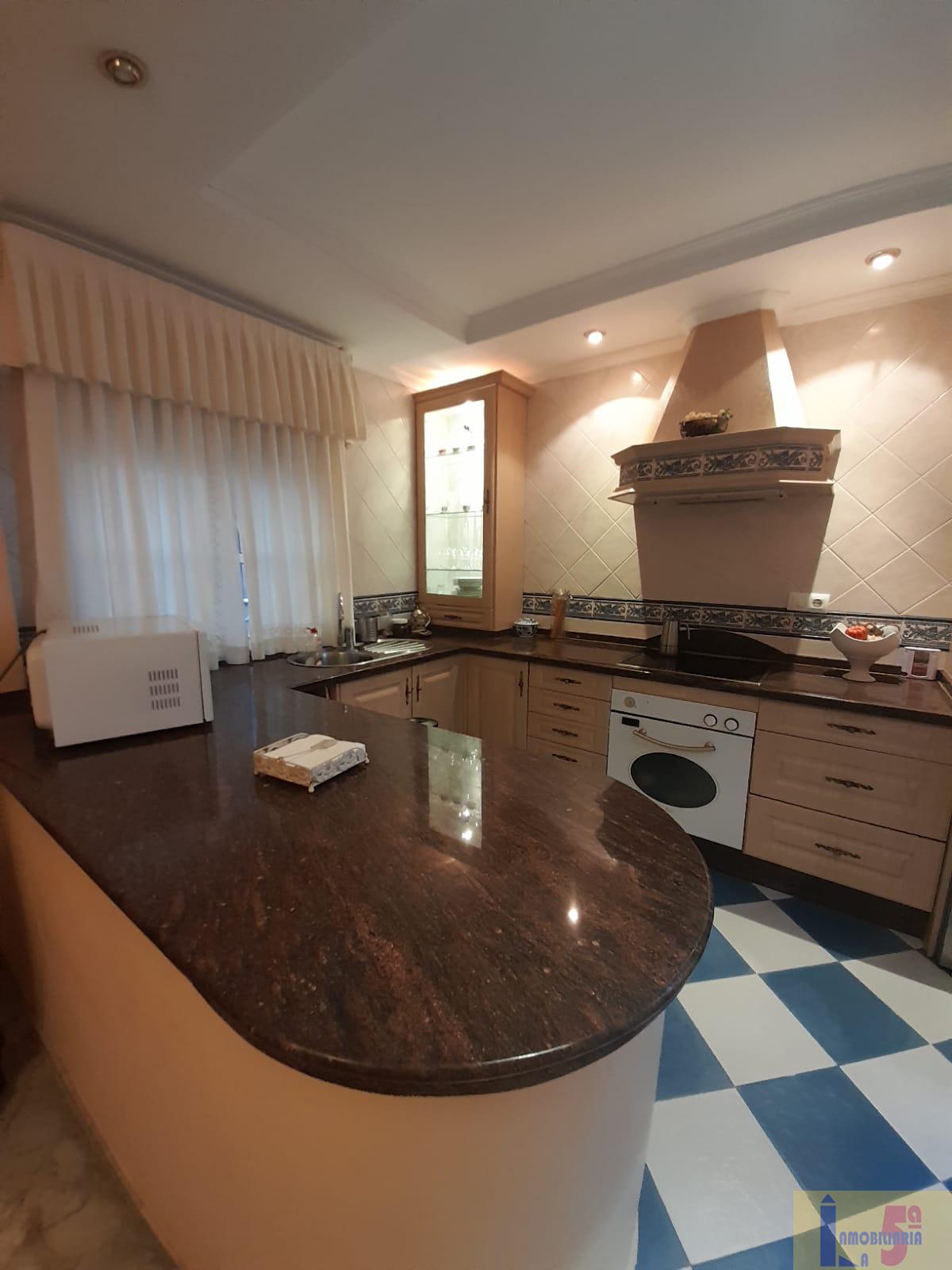 For sale of house in La Algaba