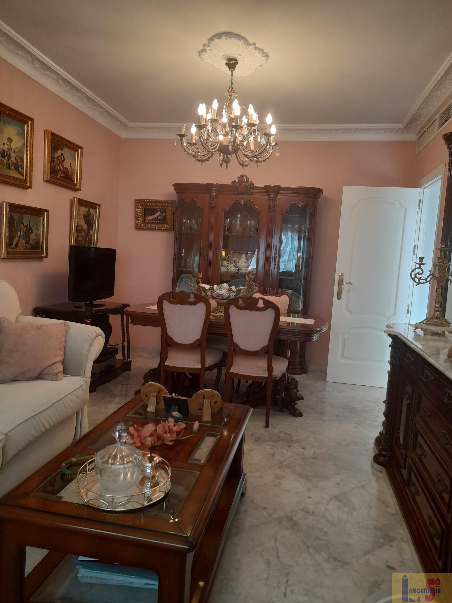 For sale of house in La Algaba