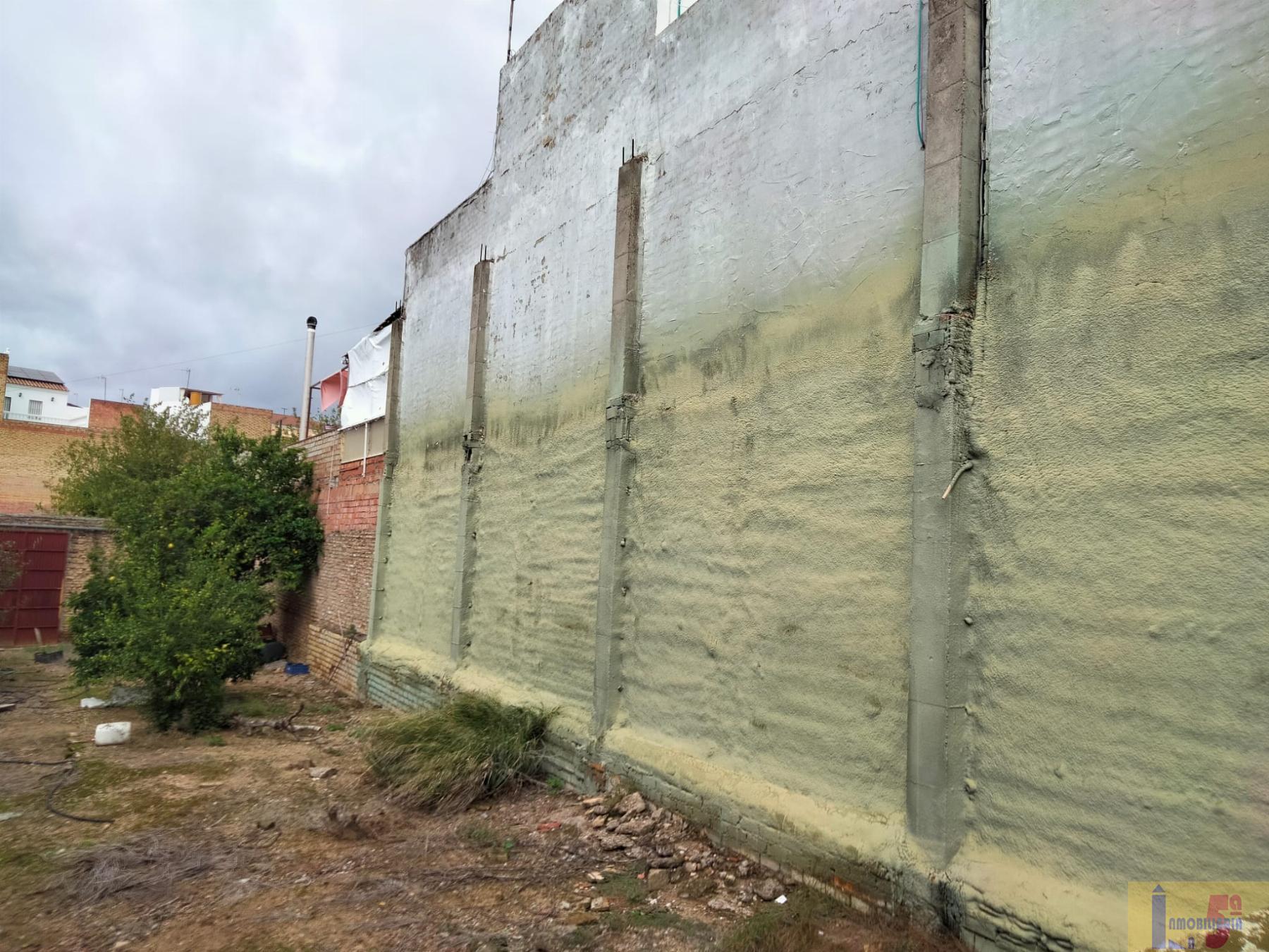 For sale of land in Burguillos