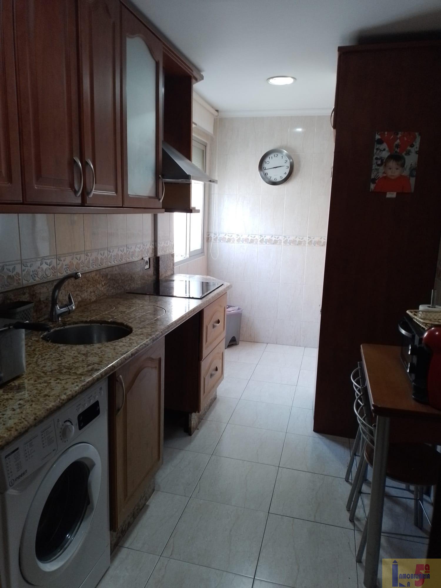For sale of flat in La Algaba
