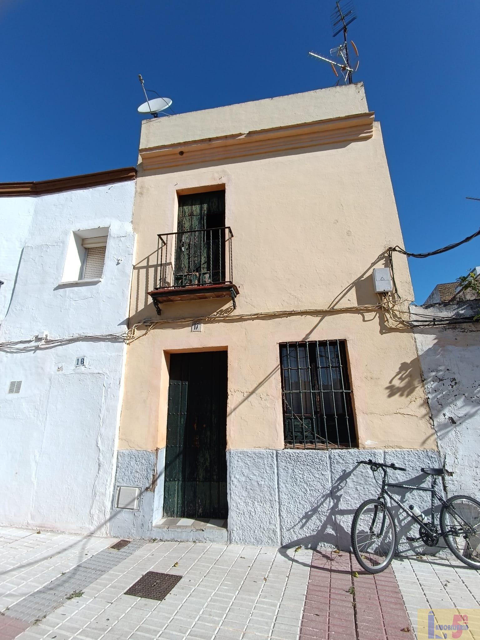 For sale of house in La Algaba