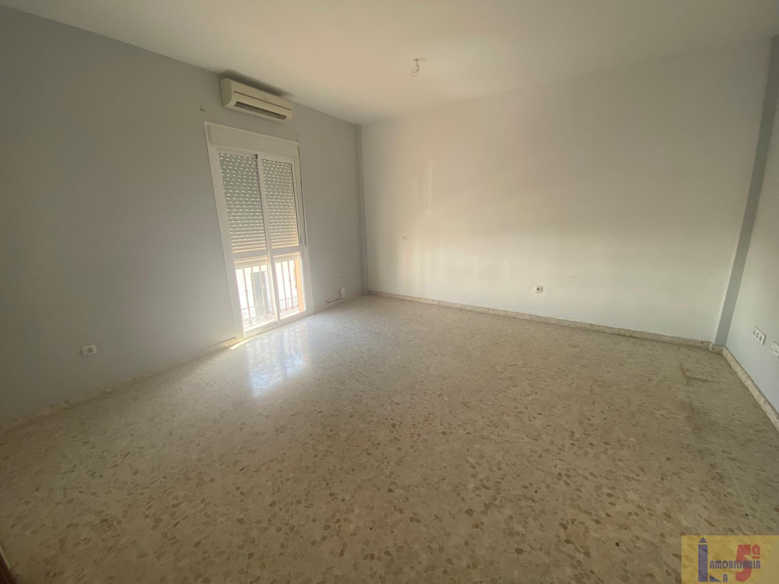 For sale of flat in La Algaba