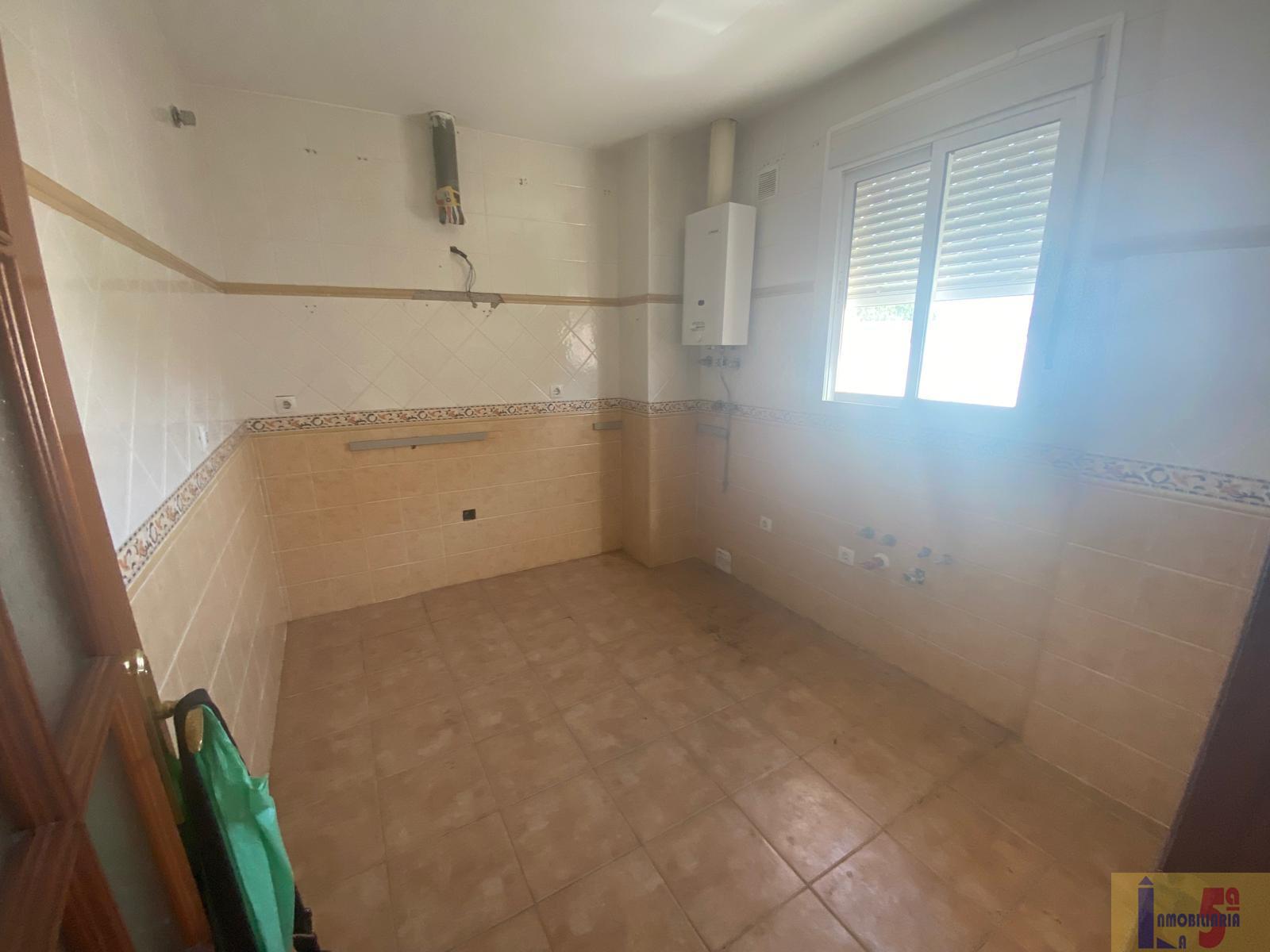 For sale of flat in La Algaba