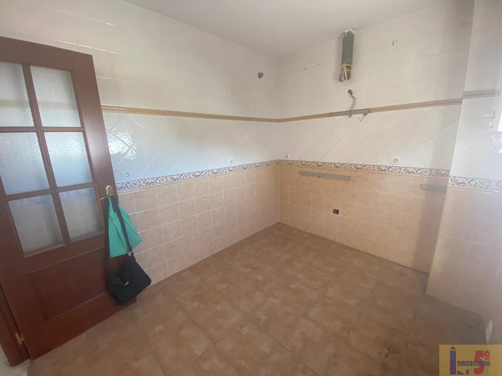 For sale of flat in La Algaba