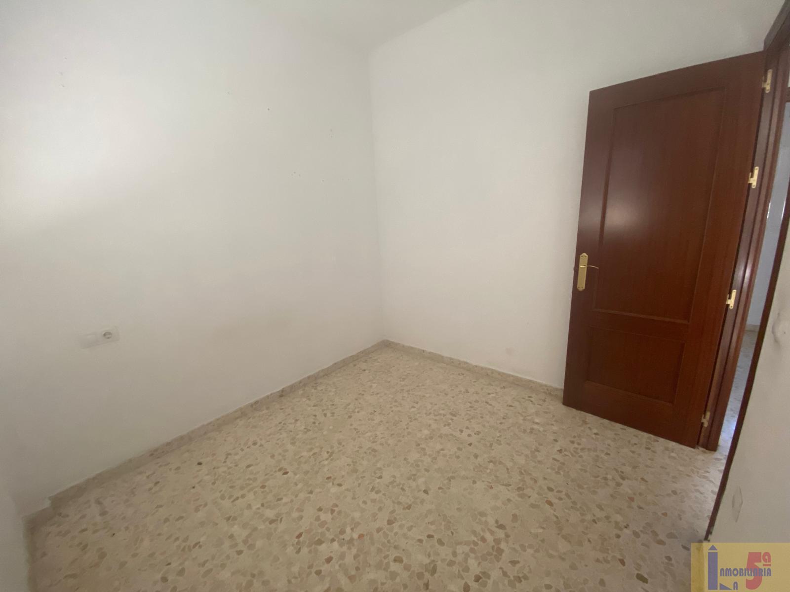 For sale of flat in La Algaba