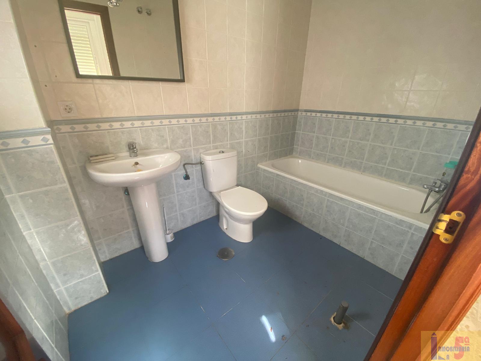 For sale of flat in La Algaba