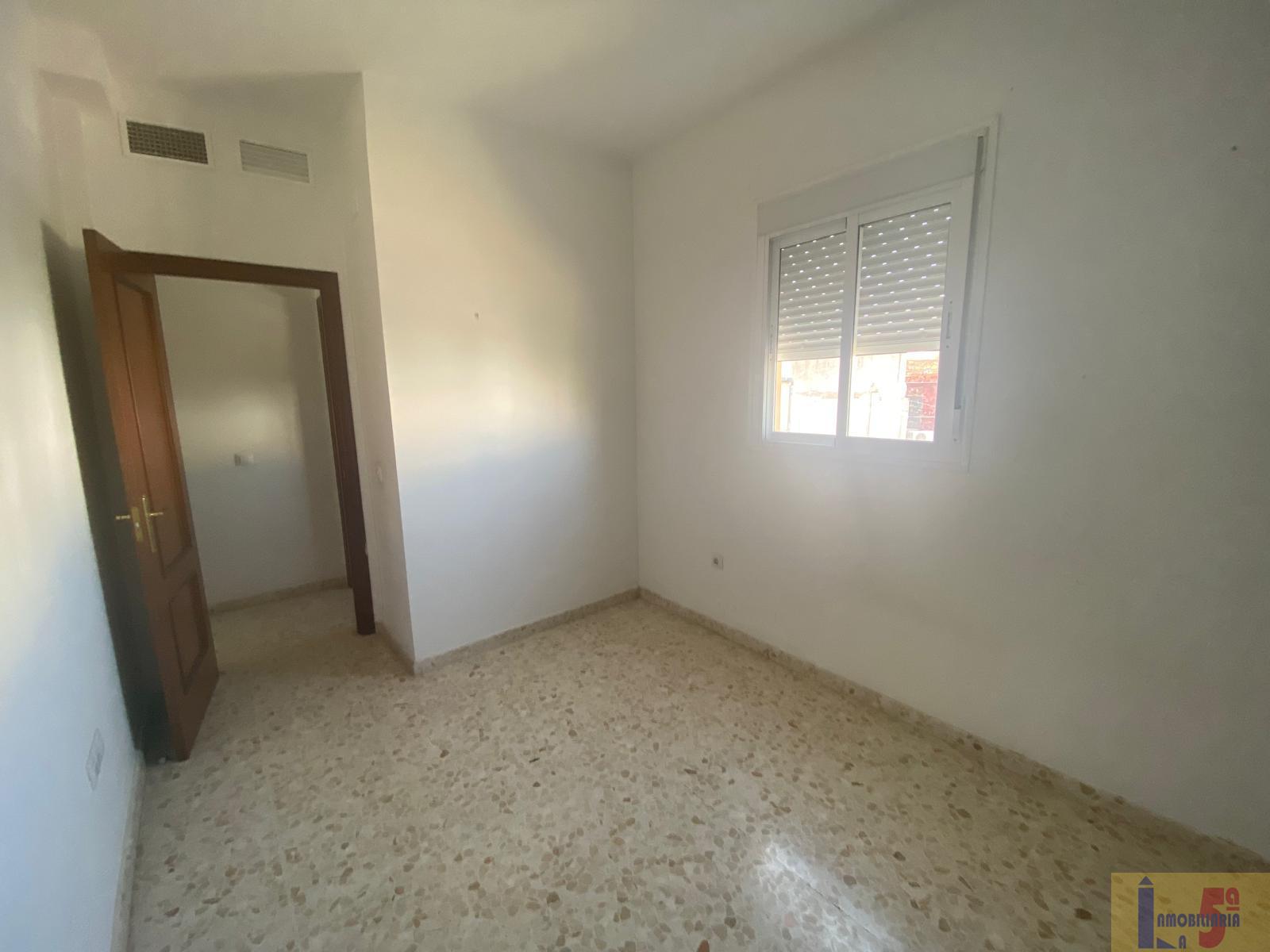 For sale of flat in La Algaba