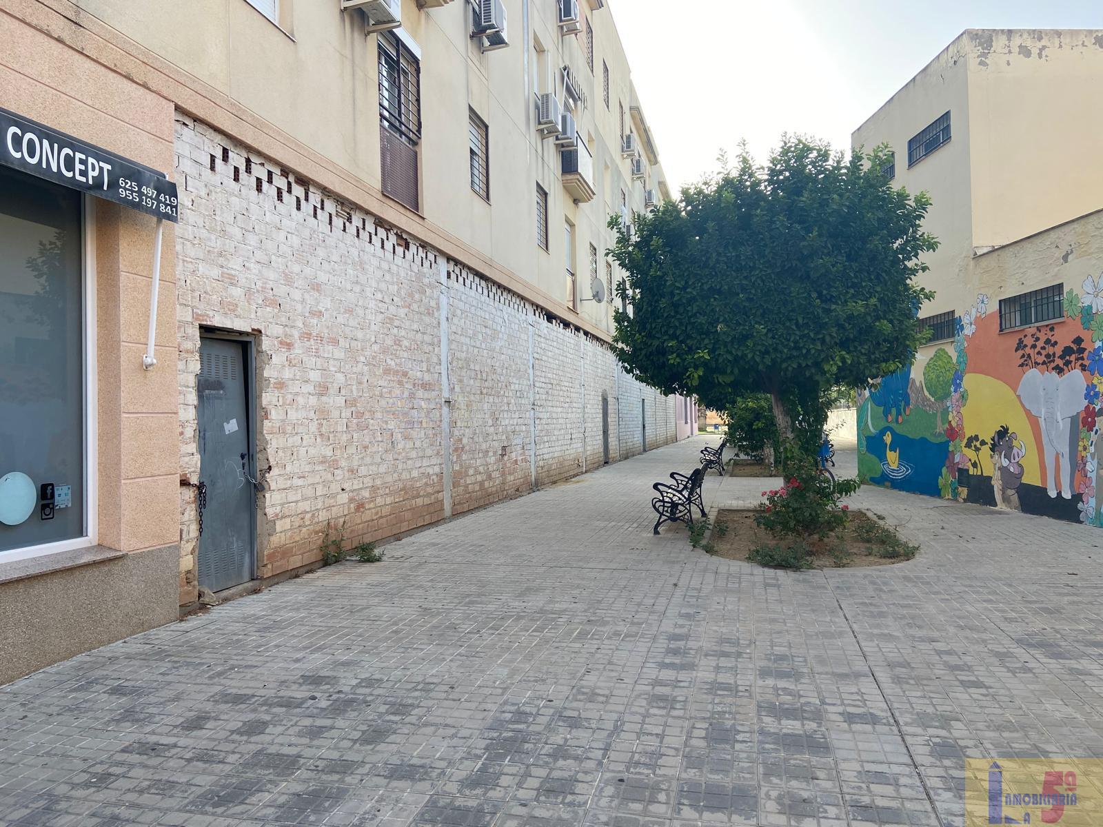 For sale of commercial in La Algaba