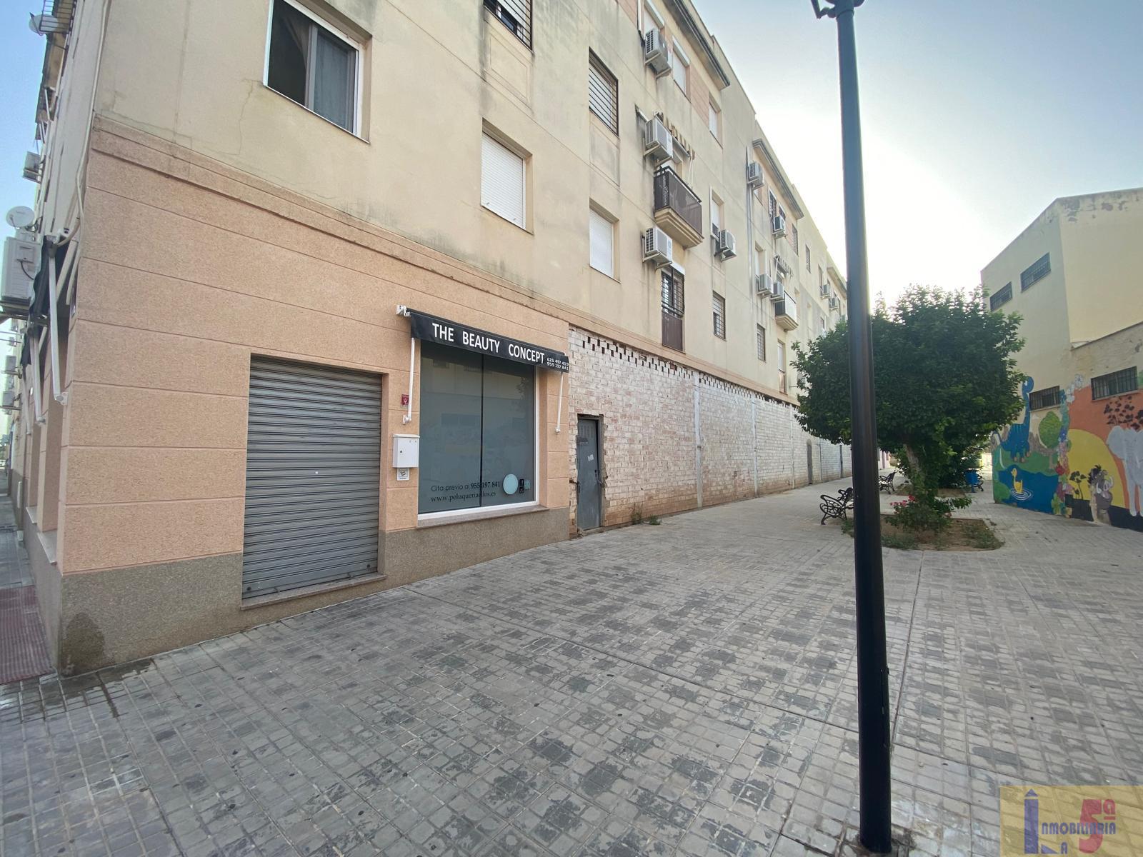 For sale of commercial in La Algaba