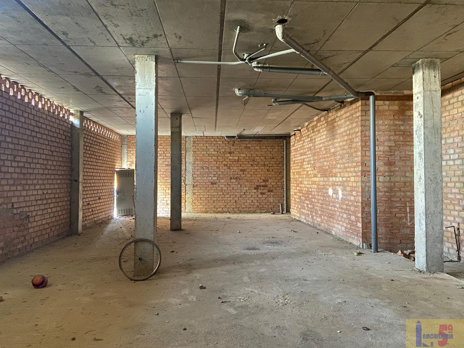 For sale of commercial in La Algaba