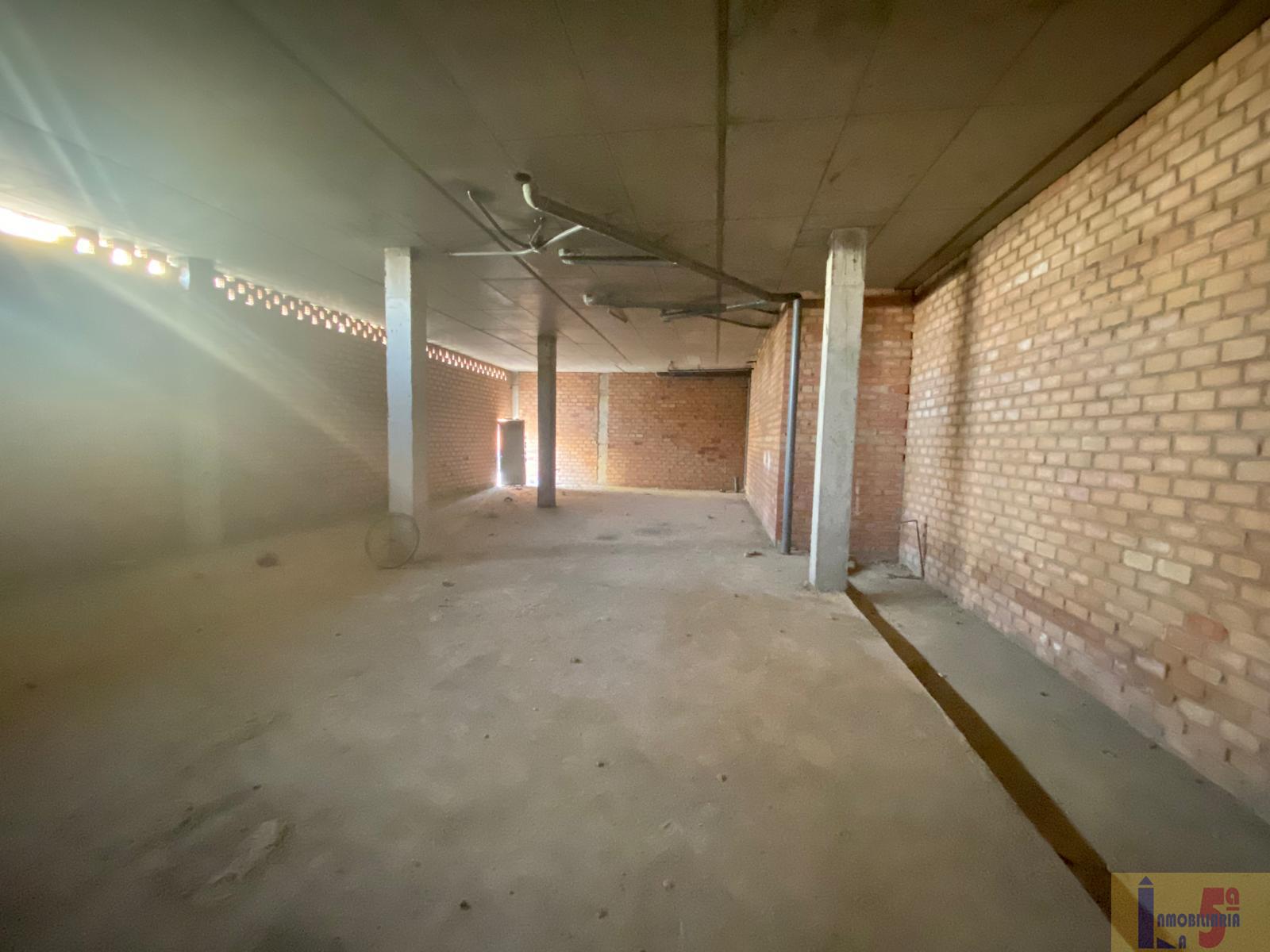 For sale of commercial in La Algaba