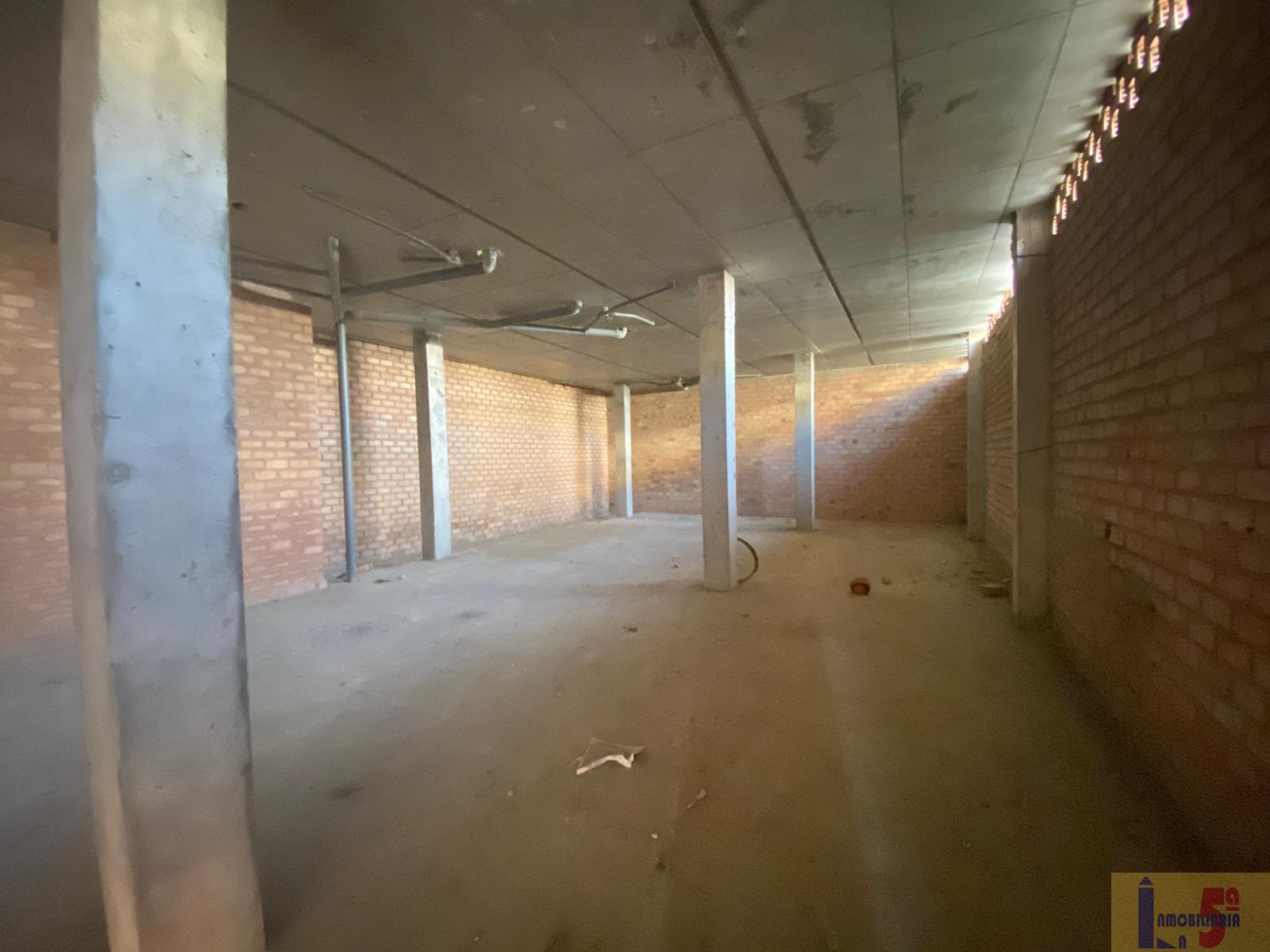 For sale of commercial in La Algaba