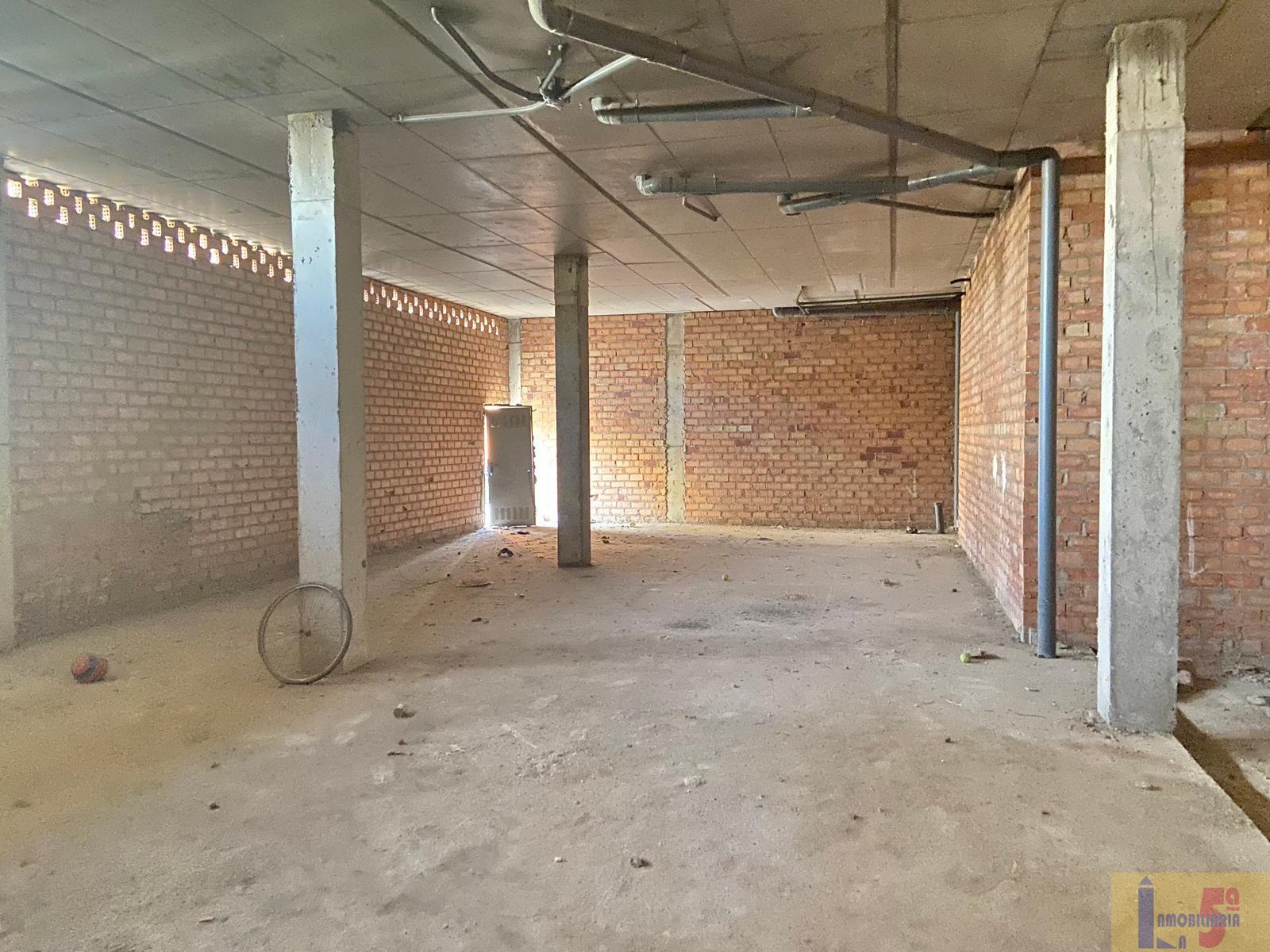 For sale of commercial in La Algaba
