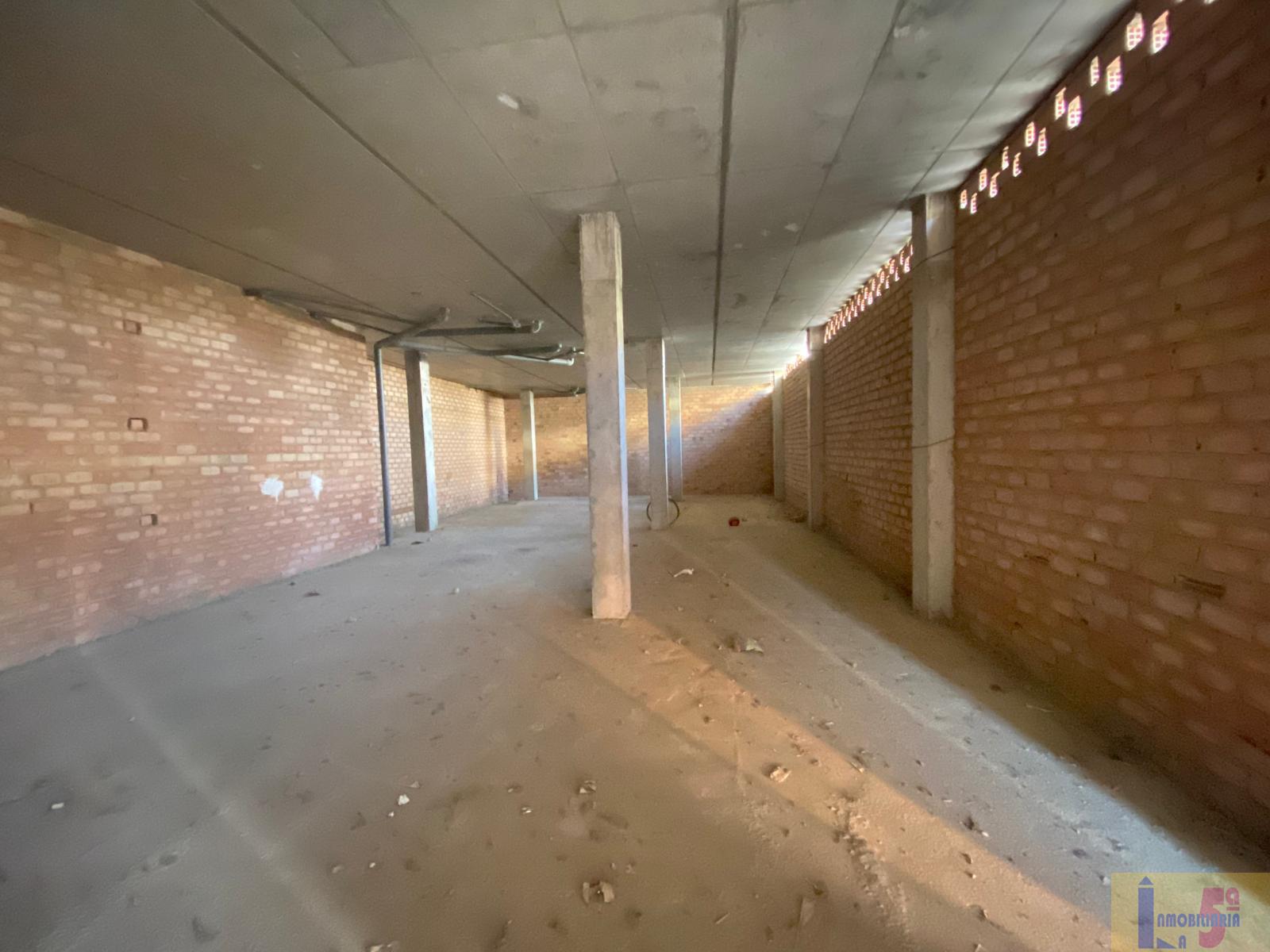 For sale of commercial in La Algaba