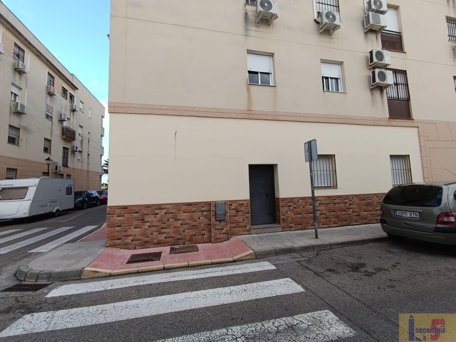 For sale of commercial in La Algaba