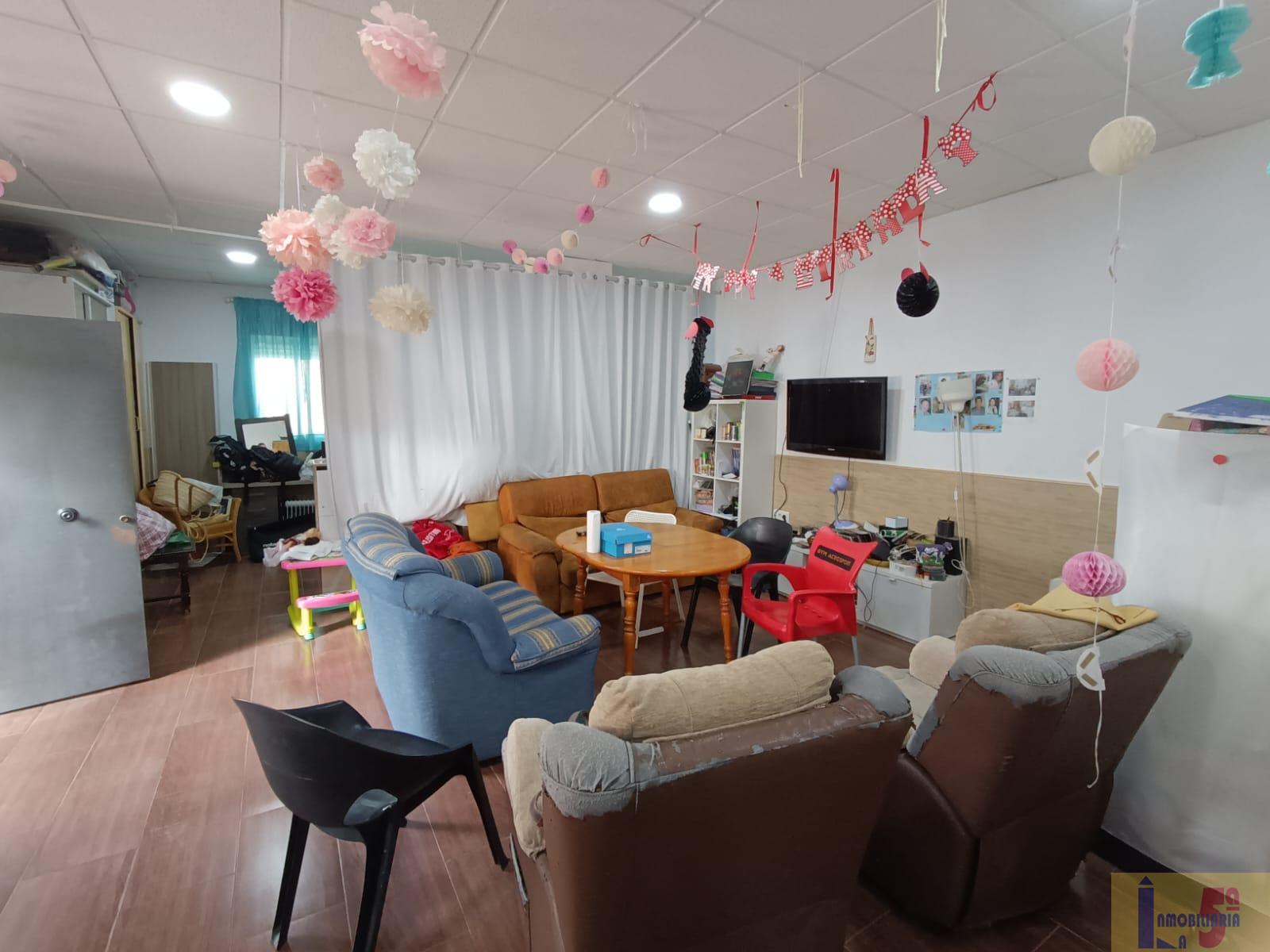 For sale of commercial in La Algaba