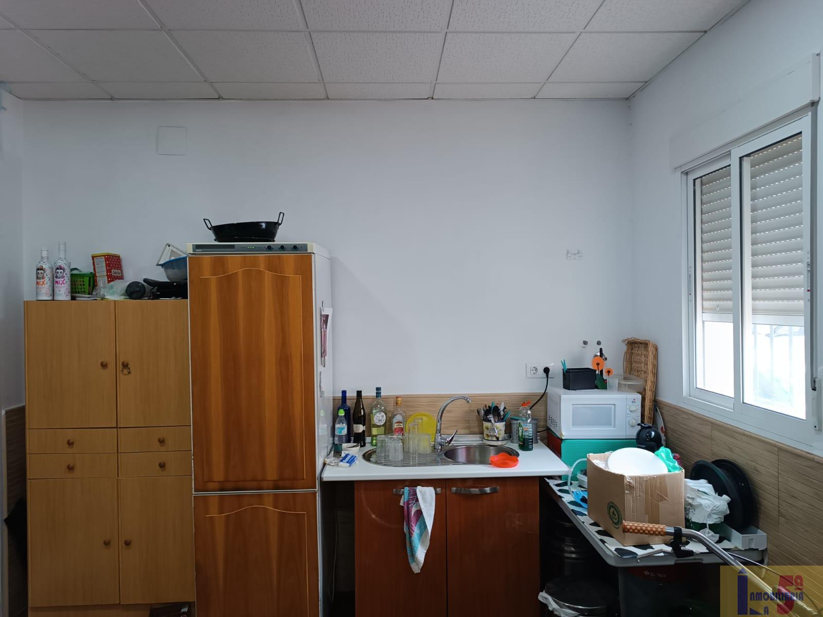 For sale of commercial in La Algaba