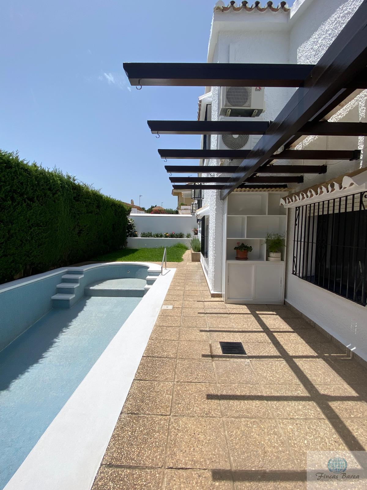 For sale of chalet in Fuengirola