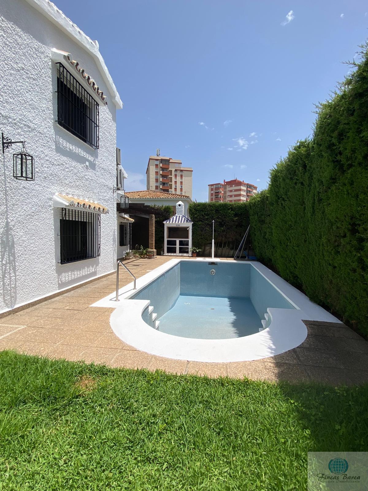 For sale of chalet in Fuengirola